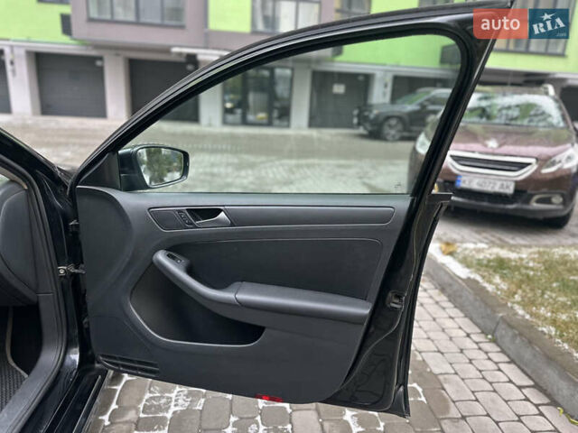 Черный Фольксваген Джетта, объемом двигателя 2.48 л и пробегом 202 тыс. км за 8100 $, фото 10 на Automoto.ua