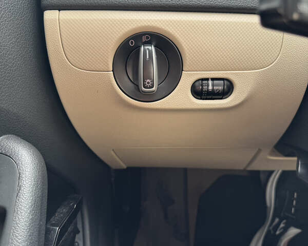 Черный Фольксваген Джетта, объемом двигателя 2.5 л и пробегом 236 тыс. км за 8500 $, фото 36 на Automoto.ua