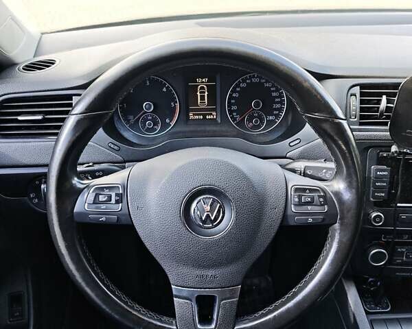 Чорний Фольксваген Джетта, об'ємом двигуна 1.6 л та пробігом 253 тис. км за 8500 $, фото 5 на Automoto.ua