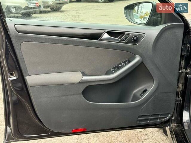 Черный Фольксваген Джетта, объемом двигателя 1.6 л и пробегом 279 тыс. км за 8690 $, фото 10 на Automoto.ua