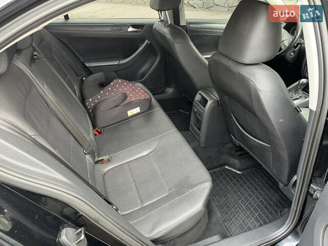 Черный Фольксваген Джетта, объемом двигателя 2.5 л и пробегом 174 тыс. км за 8300 $, фото 21 на Automoto.ua