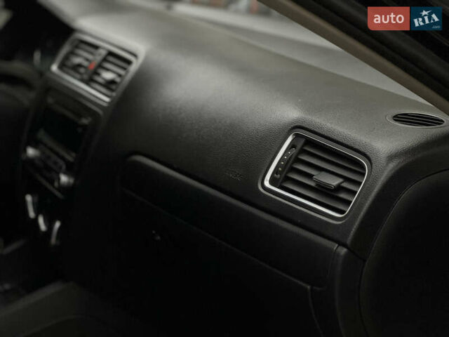 Чорний Фольксваген Джетта, об'ємом двигуна 2.48 л та пробігом 189 тис. км за 8999 $, фото 14 на Automoto.ua