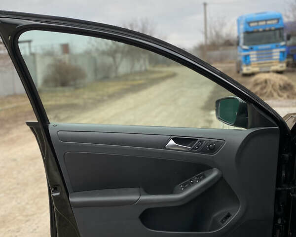 Чорний Фольксваген Джетта, об'ємом двигуна 2.48 л та пробігом 232 тис. км за 8800 $, фото 52 на Automoto.ua