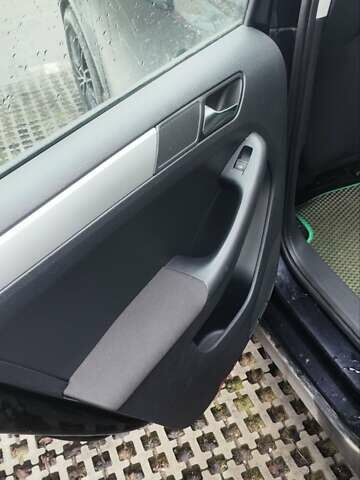 Черный Фольксваген Джетта, объемом двигателя 1.6 л и пробегом 250 тыс. км за 9000 $, фото 9 на Automoto.ua