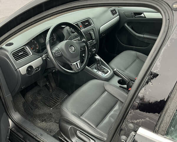 Чорний Фольксваген Джетта, об'ємом двигуна 2.5 л та пробігом 260 тис. км за 9400 $, фото 5 на Automoto.ua