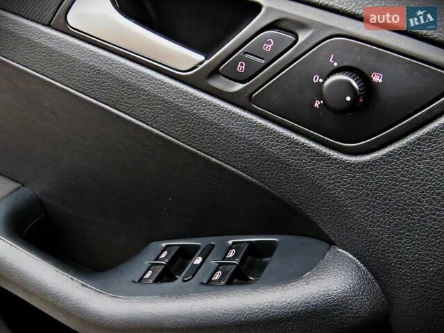 Черный Фольксваген Джетта, объемом двигателя 2.48 л и пробегом 203 тыс. км за 8900 $, фото 6 на Automoto.ua