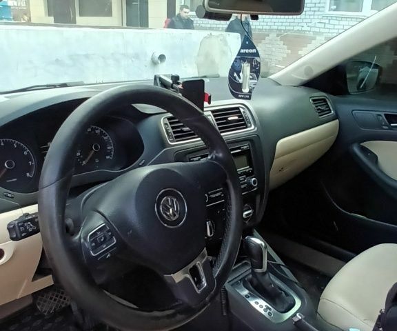 Чорний Фольксваген Джетта, об'ємом двигуна 2.5 л та пробігом 160 тис. км за 7500 $, фото 5 на Automoto.ua