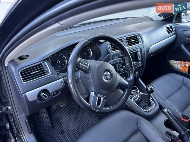 Черный Фольксваген Джетта, объемом двигателя 2.5 л и пробегом 250 тыс. км за 8500 $, фото 9 на Automoto.ua
