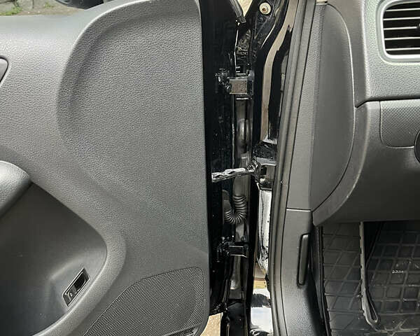 Черный Фольксваген Джетта, объемом двигателя 2.5 л и пробегом 174 тыс. км за 8300 $, фото 26 на Automoto.ua