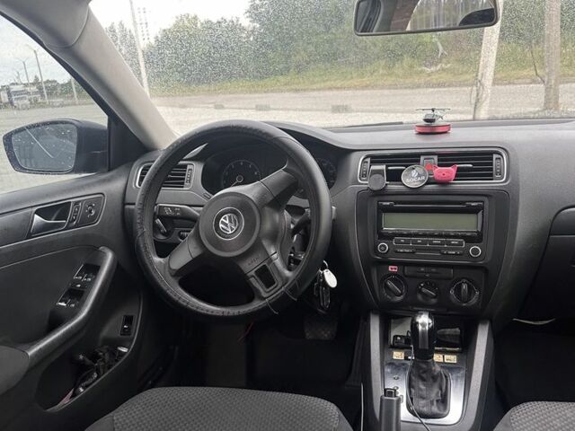 Черный Фольксваген Джетта, объемом двигателя 2 л и пробегом 325 тыс. км за 6900 $, фото 6 на Automoto.ua