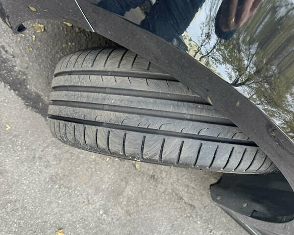 Черный Фольксваген Джетта, объемом двигателя 1.97 л и пробегом 333 тыс. км за 9800 $, фото 4 на Automoto.ua