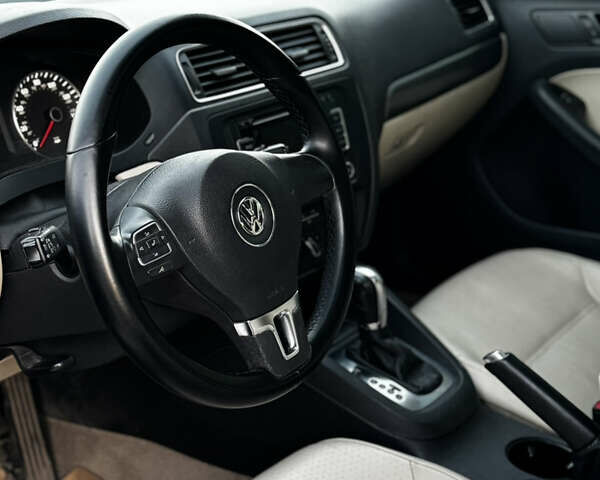 Черный Фольксваген Джетта, объемом двигателя 1.97 л и пробегом 229 тыс. км за 9500 $, фото 14 на Automoto.ua