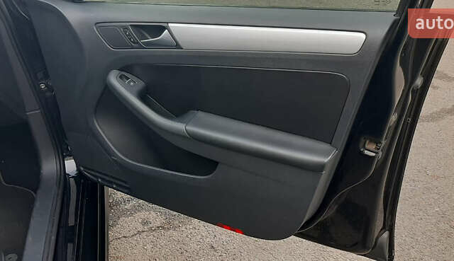 Черный Фольксваген Джетта, объемом двигателя 2.5 л и пробегом 163 тыс. км за 8799 $, фото 52 на Automoto.ua