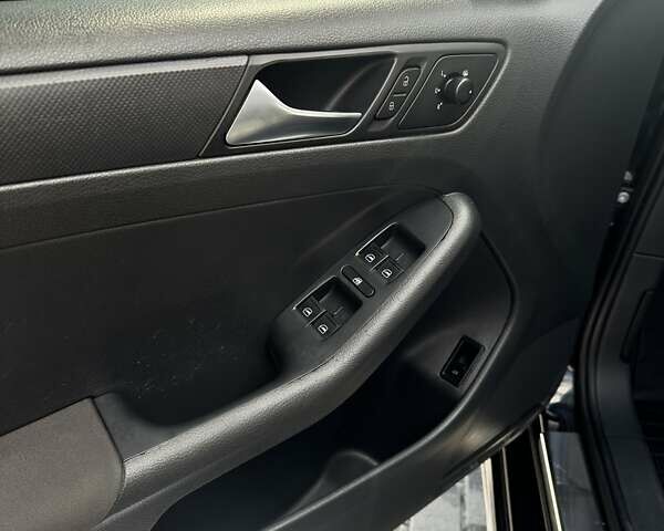 Чорний Фольксваген Джетта, об'ємом двигуна 2 л та пробігом 224 тис. км за 8800 $, фото 9 на Automoto.ua