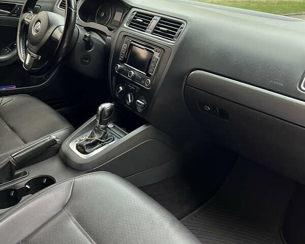 Черный Фольксваген Джетта, объемом двигателя 1.97 л и пробегом 363 тыс. км за 10500 $, фото 23 на Automoto.ua