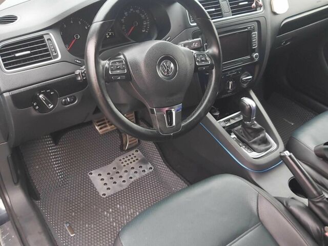 Черный Фольксваген Джетта, объемом двигателя 2.5 л и пробегом 236 тыс. км за 9300 $, фото 18 на Automoto.ua