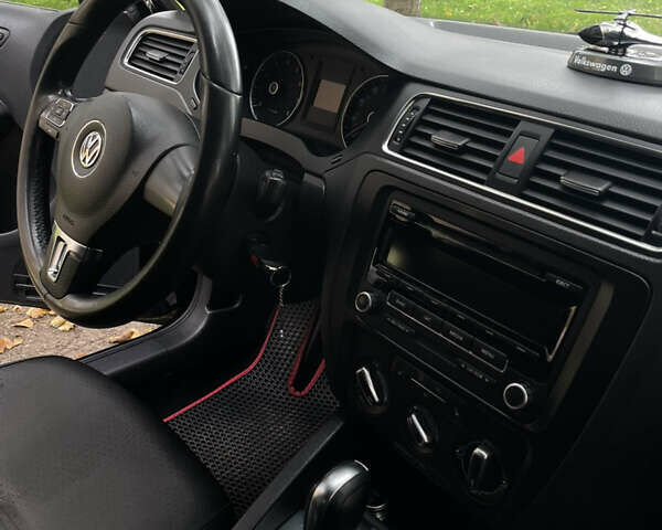 Черный Фольксваген Джетта, объемом двигателя 2.5 л и пробегом 219 тыс. км за 7800 $, фото 11 на Automoto.ua