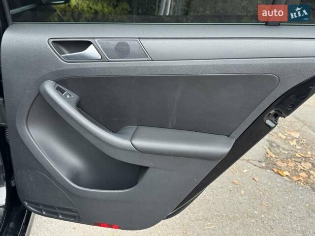 Чорний Фольксваген Джетта, об'ємом двигуна 2.5 л та пробігом 260 тис. км за 8900 $, фото 12 на Automoto.ua