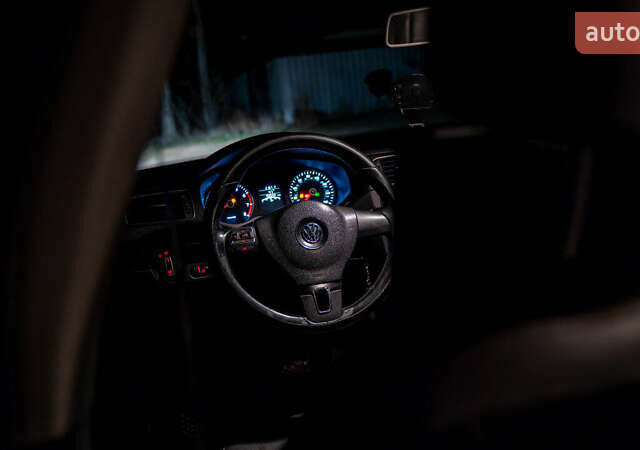 Фольксваген Джетта 2012 в Изюме на Automoto.ua Черный Фольксваген Джетта, объемом двигателя 2.5 л и пробегом 289 тыс. км за 5999 $, фото 8 на Automoto.ua