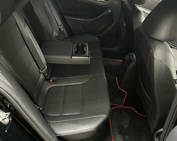 Черный Фольксваген Джетта, объемом двигателя 2.5 л и пробегом 219 тыс. км за 7800 $, фото 12 на Automoto.ua