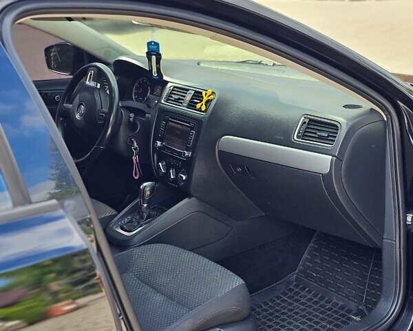 Чорний Фольксваген Джетта, об'ємом двигуна 2.48 л та пробігом 263 тис. км за 8000 $, фото 15 на Automoto.ua