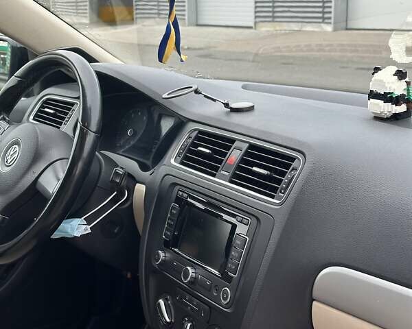 Чорний Фольксваген Джетта, об'ємом двигуна 2.5 л та пробігом 300 тис. км за 8400 $, фото 10 на Automoto.ua