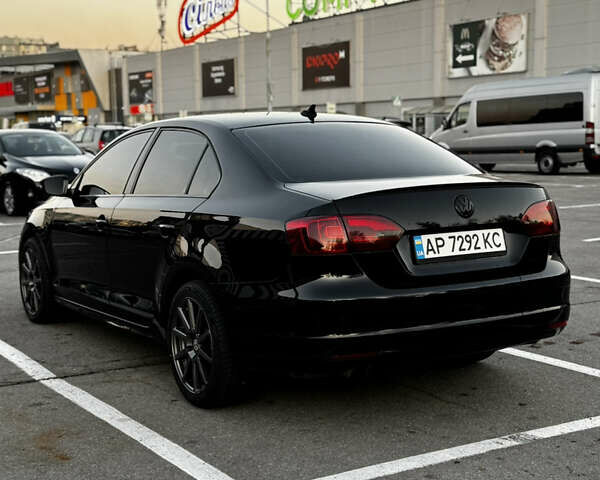 Черный Фольксваген Джетта, объемом двигателя 1.97 л и пробегом 229 тыс. км за 9500 $, фото 4 на Automoto.ua