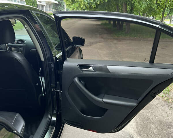 Черный Фольксваген Джетта, объемом двигателя 1.97 л и пробегом 363 тыс. км за 10500 $, фото 25 на Automoto.ua