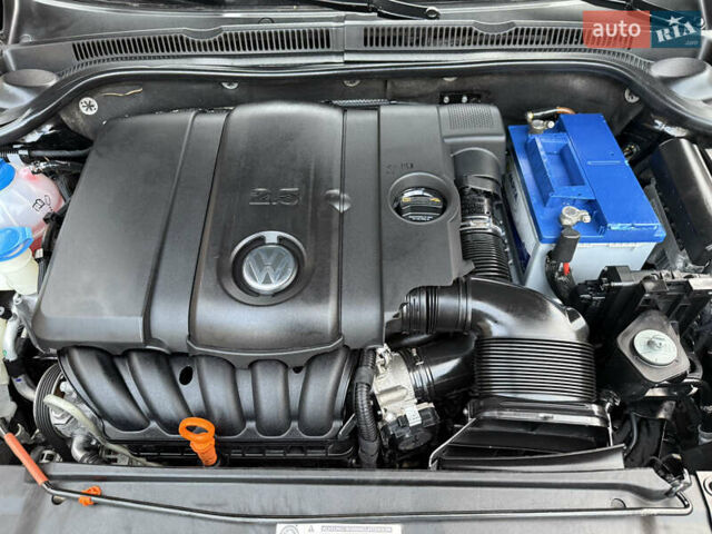 Черный Фольксваген Джетта, объемом двигателя 2.5 л и пробегом 186 тыс. км за 8750 $, фото 58 на Automoto.ua