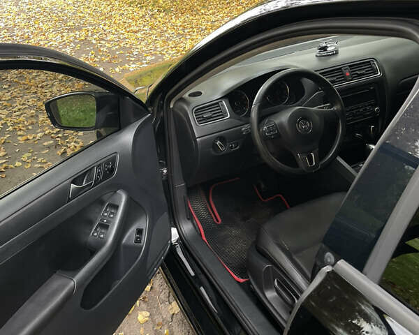 Черный Фольксваген Джетта, объемом двигателя 2.5 л и пробегом 219 тыс. км за 7800 $, фото 8 на Automoto.ua