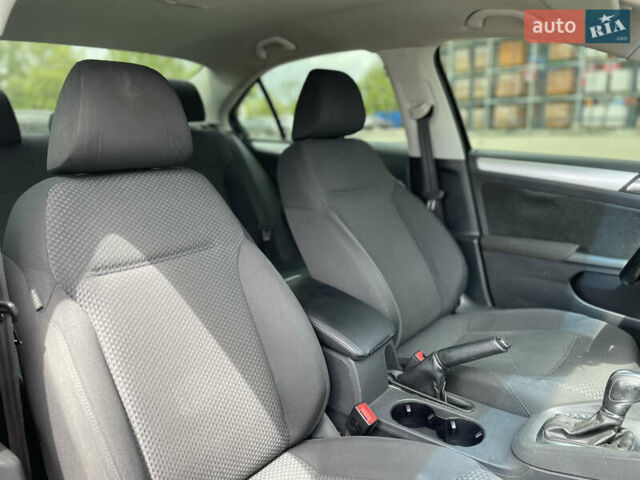 Чорний Фольксваген Джетта, об'ємом двигуна 1.39 л та пробігом 199 тис. км за 8499 $, фото 32 на Automoto.ua