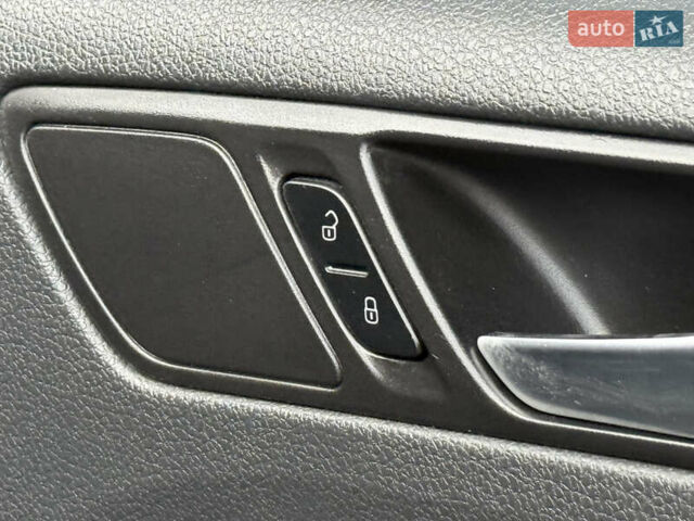 Черный Фольксваген Джетта, объемом двигателя 2.5 л и пробегом 186 тыс. км за 8750 $, фото 44 на Automoto.ua