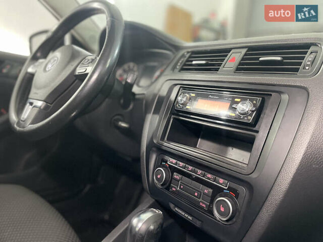 Чорний Фольксваген Джетта, об'ємом двигуна 1.39 л та пробігом 199 тис. км за 8499 $, фото 19 на Automoto.ua