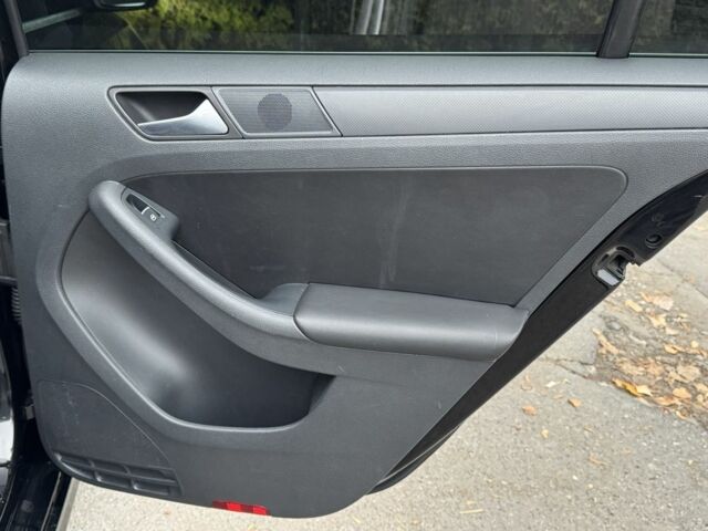 Черный Фольксваген Джетта, объемом двигателя 2.5 л и пробегом 260 тыс. км за 8900 $, фото 11 на Automoto.ua