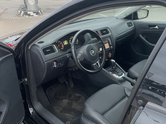 Черный Фольксваген Джетта, объемом двигателя 2.5 л и пробегом 232 тыс. км за 8600 $, фото 7 на Automoto.ua