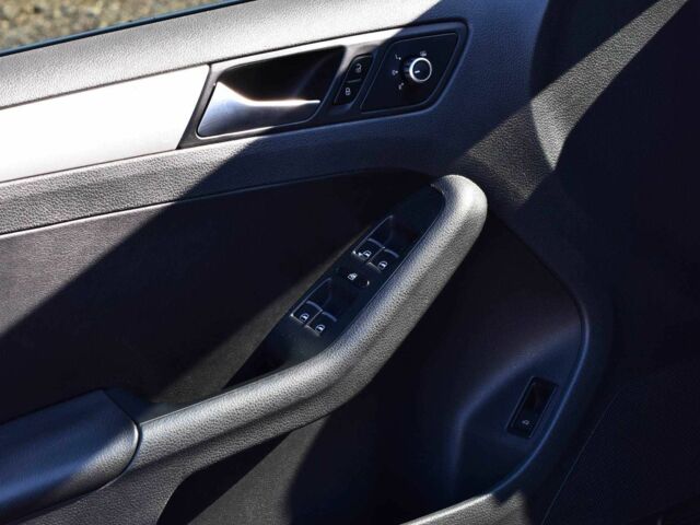 Черный Фольксваген Джетта, объемом двигателя 2.5 л и пробегом 280 тыс. км за 8700 $, фото 10 на Automoto.ua