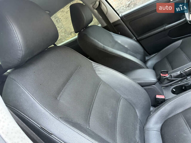 Черный Фольксваген Джетта, объемом двигателя 2.5 л и пробегом 186 тыс. км за 8750 $, фото 47 на Automoto.ua