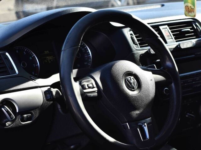 Черный Фольксваген Джетта, объемом двигателя 2.5 л и пробегом 280 тыс. км за 8700 $, фото 6 на Automoto.ua