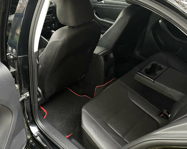 Черный Фольксваген Джетта, объемом двигателя 2.5 л и пробегом 219 тыс. км за 7800 $, фото 13 на Automoto.ua