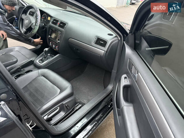 Черный Фольксваген Джетта, объемом двигателя 2.48 л и пробегом 88 тыс. км за 10200 $, фото 14 на Automoto.ua