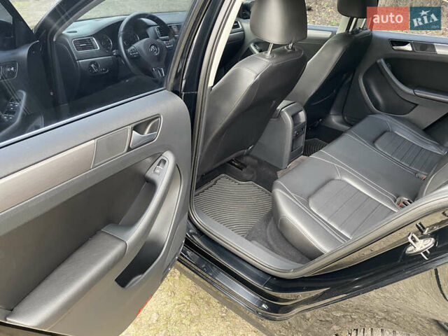 Черный Фольксваген Джетта, объемом двигателя 2.5 л и пробегом 239 тыс. км за 10200 $, фото 40 на Automoto.ua