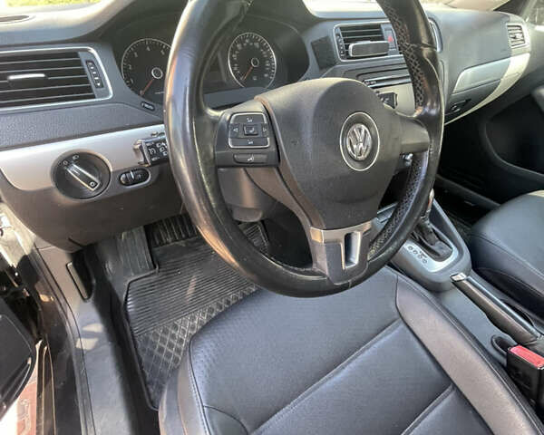 Черный Фольксваген Джетта, объемом двигателя 1.8 л и пробегом 126 тыс. км за 9900 $, фото 4 на Automoto.ua