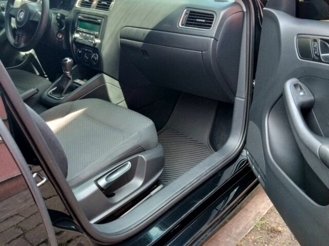 Черный Фольксваген Джетта, объемом двигателя 2 л и пробегом 132 тыс. км за 7715 $, фото 5 на Automoto.ua