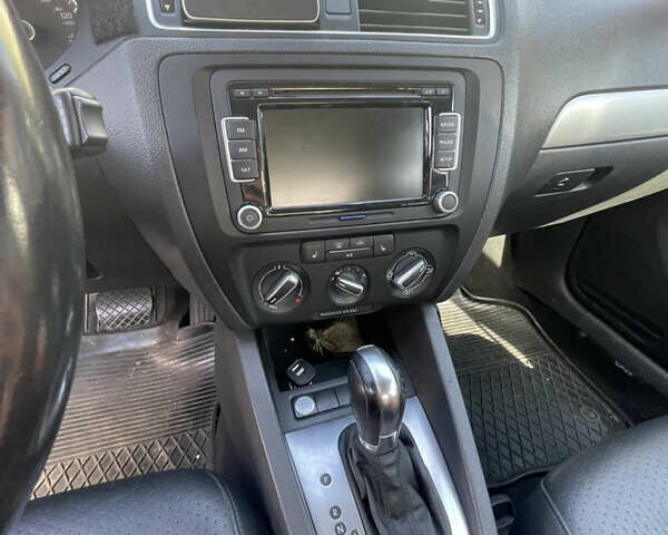 Черный Фольксваген Джетта, объемом двигателя 1.8 л и пробегом 126 тыс. км за 9900 $, фото 3 на Automoto.ua