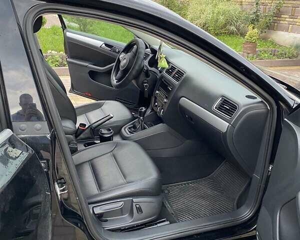 Черный Фольксваген Джетта, объемом двигателя 2.5 л и пробегом 150 тыс. км за 9500 $, фото 6 на Automoto.ua