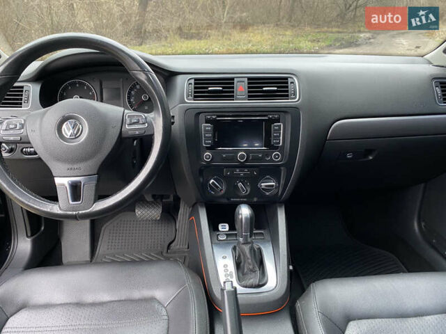 Черный Фольксваген Джетта, объемом двигателя 2.5 л и пробегом 239 тыс. км за 10200 $, фото 35 на Automoto.ua