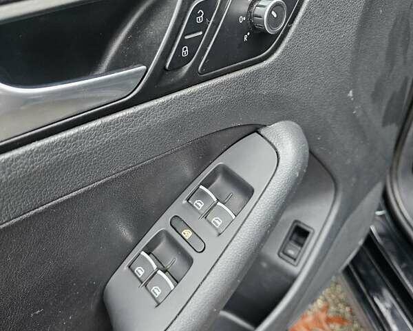 Черный Фольксваген Джетта, объемом двигателя 2.48 л и пробегом 180 тыс. км за 4700 $, фото 18 на Automoto.ua
