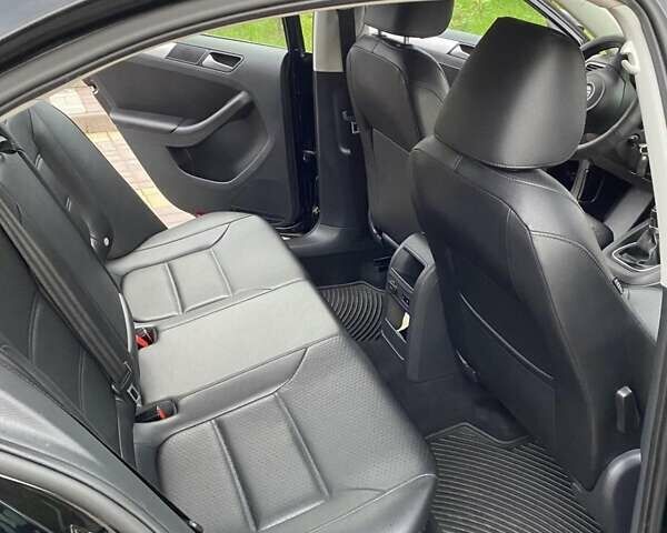 Черный Фольксваген Джетта, объемом двигателя 2.5 л и пробегом 150 тыс. км за 9500 $, фото 5 на Automoto.ua