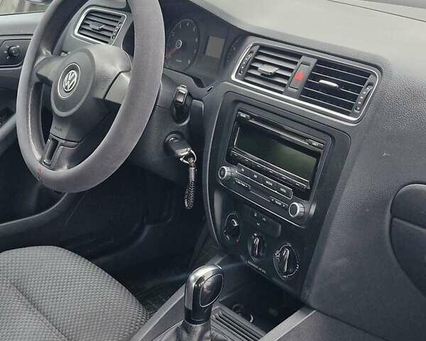 Фольксваген Джетта 2013 в Львове на Automoto.ua Черный Фольксваген Джетта, объемом двигателя 1.98 л и пробегом 228 тыс. км за 7999 $, фото 15 на Automoto.ua