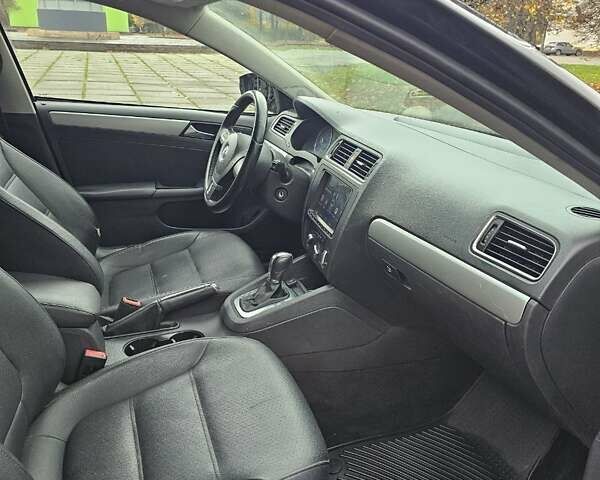 Черный Фольксваген Джетта, объемом двигателя 2.48 л и пробегом 180 тыс. км за 4700 $, фото 12 на Automoto.ua